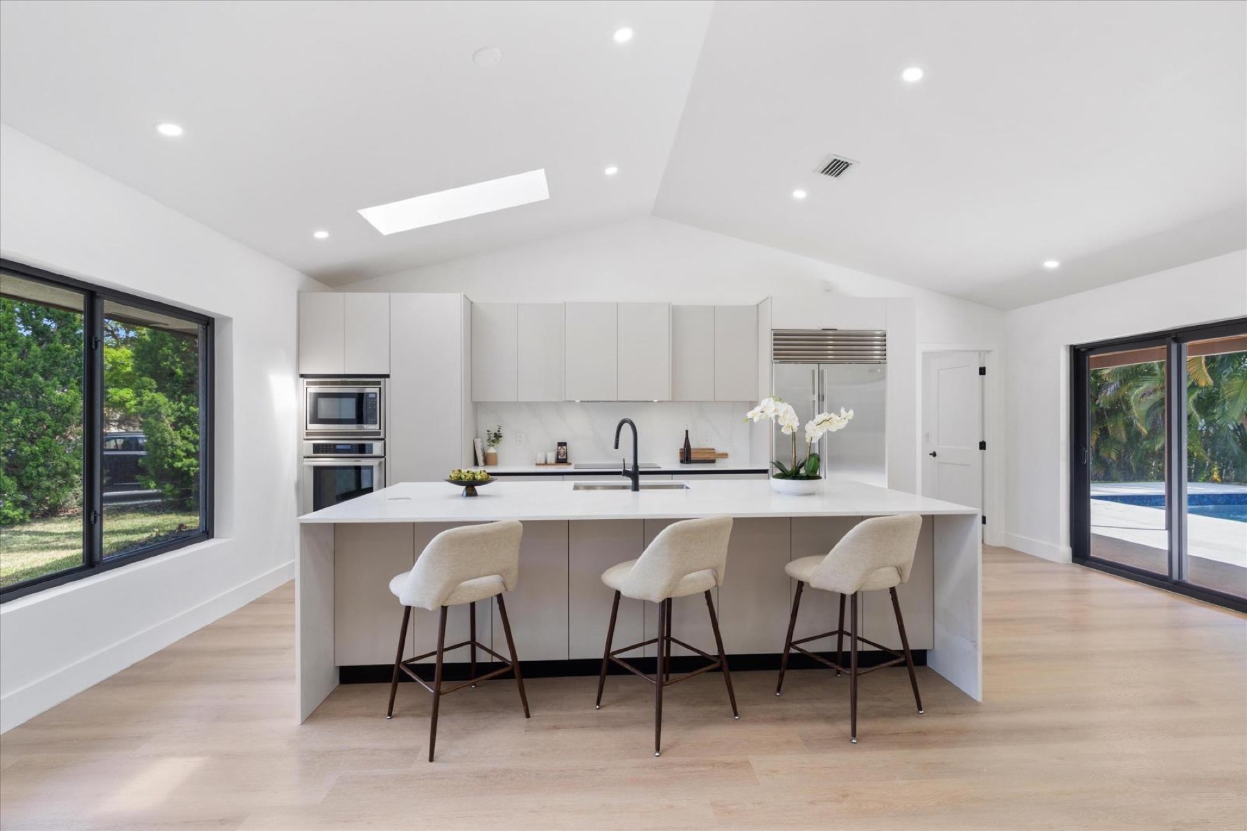 Contemporary high-end kitchen remodeled in South Florida